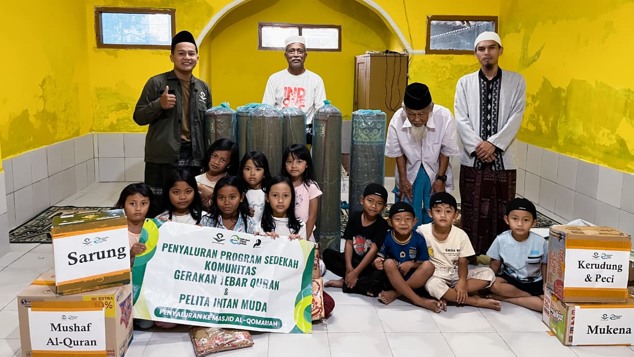 Ramadhan Tersenyum: Pelita Intan Muda Salurkan Sedekah Qur’an dan Perlengkapan Ibadah